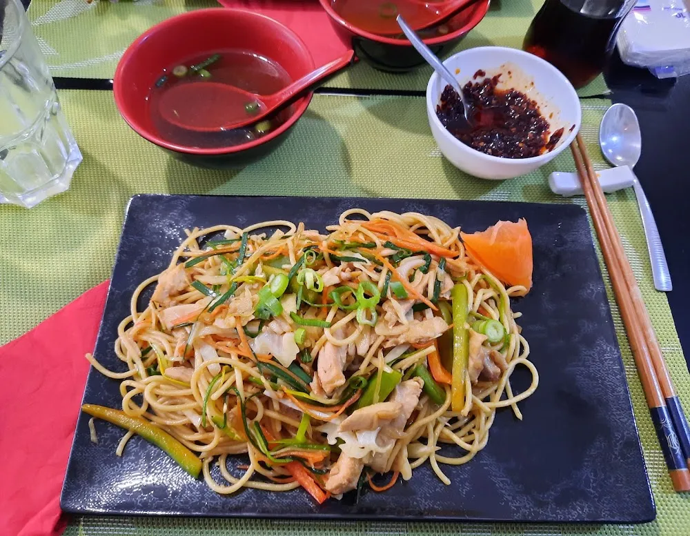 Nouilles Sautées Au Poulet